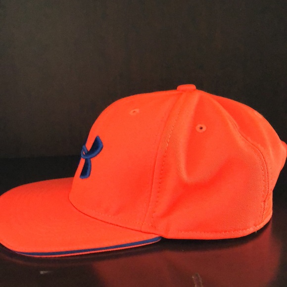 Under Armour LIKE NEW Kids Hat - Picture 2 of 4